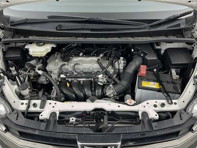 トヨタ ノア Si ダブルバイビーⅢ 三重県 2020(令2)年 4.3万km ホワイトパールクリスタルシャイン 純正9インチナビ/　フルセグTV/CD/DVD/Bluetooth/純正後席モニター/バックカメラ/両側パワースライドドア/トヨタセーフティセンス/　衝突軽減ブレーキシステム/　オートハイビーム/　レーンキープアシストシステム/前後ドラレコ/純正ヘッドライト/オートライト/ビルトインETC/ステアリングスイッチ/クルーズコントロール/スペアタイヤ