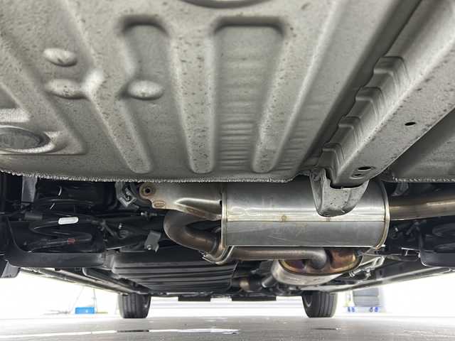 トヨタ ノア Si ダブルバイビーⅢ 三重県 2020(令2)年 4.3万km ホワイトパールクリスタルシャイン 純正9インチナビ/　フルセグTV/CD/DVD/Bluetooth/純正後席モニター/バックカメラ/両側パワースライドドア/トヨタセーフティセンス/　衝突軽減ブレーキシステム/　オートハイビーム/　レーンキープアシストシステム/前後ドラレコ/純正ヘッドライト/オートライト/ビルトインETC/ステアリングスイッチ/クルーズコントロール/スペアタイヤ