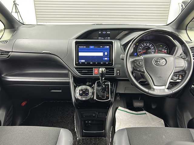 トヨタ ノア Si ダブルバイビーⅢ 三重県 2020(令2)年 4.3万km ホワイトパールクリスタルシャイン 純正9インチナビ/　フルセグTV/CD/DVD/Bluetooth/純正後席モニター/バックカメラ/両側パワースライドドア/トヨタセーフティセンス/　衝突軽減ブレーキシステム/　オートハイビーム/　レーンキープアシストシステム/前後ドラレコ/純正ヘッドライト/オートライト/ビルトインETC/ステアリングスイッチ/クルーズコントロール/スペアタイヤ