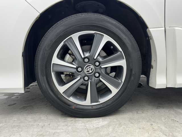 トヨタ ノア Si ダブルバイビーⅢ 三重県 2020(令2)年 4.3万km ホワイトパールクリスタルシャイン 純正9インチナビ/　フルセグTV/CD/DVD/Bluetooth/純正後席モニター/バックカメラ/両側パワースライドドア/トヨタセーフティセンス/　衝突軽減ブレーキシステム/　オートハイビーム/　レーンキープアシストシステム/前後ドラレコ/純正ヘッドライト/オートライト/ビルトインETC/ステアリングスイッチ/クルーズコントロール/スペアタイヤ