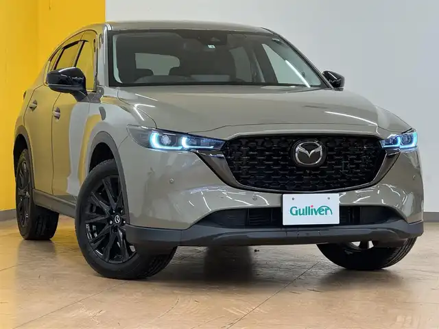 マツダ ＣＸ－５ XD ブラックトーンエディション 群馬県 2022(令4)年 4.2万km ジルコンサンドメタリック i-ACTIVSENSE/・衝突軽減ブレーキ/・ブラインドスポットモニタリング/・レーンキープアシストシステム/・クリアランスソナー/・速度標識警報/・車線逸脱警報システム/・レーダークルーズコントロール/純正メーカーナビ/・フルセグTV/・Bluetooth/・AppleCarPlay/AndroidAuto/・FM/AM/USB/BOSE/360°ビューモニター/ドライブレコーダー/ETC/パワーバックドア/ヘッドアップディスプレイ/革巻きステアリング/ステアリングスイッチ/パドルシフト/ステアリングヒーター/ブラックハーフレザーシート/運転席パワーシート/前席シートヒーター/電子パーキング/ブレーキオートホールド/スマートキー/プッシュスタート/LEDヘッドライト/オートライト/置くだけ充電/純正19インチAW/純正フロアマット/ドアバイザー/電動格納ウィンカーミラー/横滑り防止機能