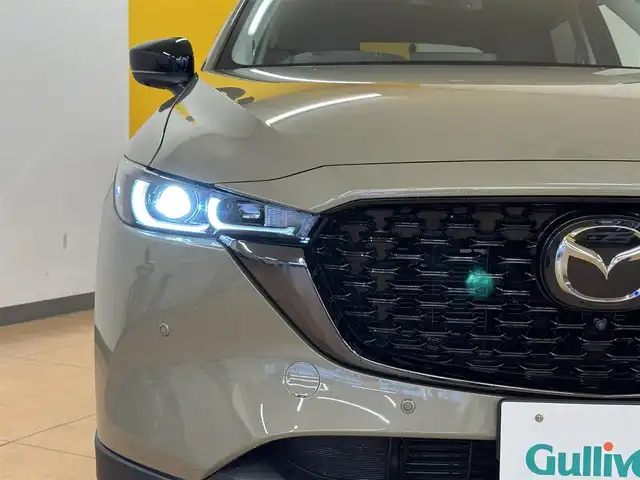 マツダ ＣＸ－５ XD ブラックトーンエディション 群馬県 2022(令4)年 4.2万km ジルコンサンドメタリック i-ACTIVSENSE/・衝突軽減ブレーキ/・ブラインドスポットモニタリング/・レーンキープアシストシステム/・クリアランスソナー/・速度標識警報/・車線逸脱警報システム/・レーダークルーズコントロール/純正メーカーナビ/・フルセグTV/・Bluetooth/・AppleCarPlay/AndroidAuto/・FM/AM/USB/BOSE/360°ビューモニター/ドライブレコーダー/ETC/パワーバックドア/ヘッドアップディスプレイ/革巻きステアリング/ステアリングスイッチ/パドルシフト/ステアリングヒーター/ブラックハーフレザーシート/運転席パワーシート/前席シートヒーター/電子パーキング/ブレーキオートホールド/スマートキー/プッシュスタート/LEDヘッドライト/オートライト/置くだけ充電/純正19インチAW/純正フロアマット/ドアバイザー/電動格納ウィンカーミラー/横滑り防止機能