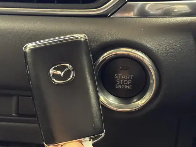 マツダ ＣＸ－５ XD ブラックトーンエディション 群馬県 2022(令4)年 4.2万km ジルコンサンドメタリック i-ACTIVSENSE/・衝突軽減ブレーキ/・ブラインドスポットモニタリング/・レーンキープアシストシステム/・クリアランスソナー/・速度標識警報/・車線逸脱警報システム/・レーダークルーズコントロール/純正メーカーナビ/・フルセグTV/・Bluetooth/・AppleCarPlay/AndroidAuto/・FM/AM/USB/BOSE/360°ビューモニター/ドライブレコーダー/ETC/パワーバックドア/ヘッドアップディスプレイ/革巻きステアリング/ステアリングスイッチ/パドルシフト/ステアリングヒーター/ブラックハーフレザーシート/運転席パワーシート/前席シートヒーター/電子パーキング/ブレーキオートホールド/スマートキー/プッシュスタート/LEDヘッドライト/オートライト/置くだけ充電/純正19インチAW/純正フロアマット/ドアバイザー/電動格納ウィンカーミラー/横滑り防止機能