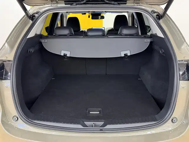マツダ ＣＸ－５ XD ブラックトーンエディション 群馬県 2022(令4)年 4.2万km ジルコンサンドメタリック i-ACTIVSENSE/・衝突軽減ブレーキ/・ブラインドスポットモニタリング/・レーンキープアシストシステム/・クリアランスソナー/・速度標識警報/・車線逸脱警報システム/・レーダークルーズコントロール/純正メーカーナビ/・フルセグTV/・Bluetooth/・AppleCarPlay/AndroidAuto/・FM/AM/USB/BOSE/360°ビューモニター/ドライブレコーダー/ETC/パワーバックドア/ヘッドアップディスプレイ/革巻きステアリング/ステアリングスイッチ/パドルシフト/ステアリングヒーター/ブラックハーフレザーシート/運転席パワーシート/前席シートヒーター/電子パーキング/ブレーキオートホールド/スマートキー/プッシュスタート/LEDヘッドライト/オートライト/置くだけ充電/純正19インチAW/純正フロアマット/ドアバイザー/電動格納ウィンカーミラー/横滑り防止機能