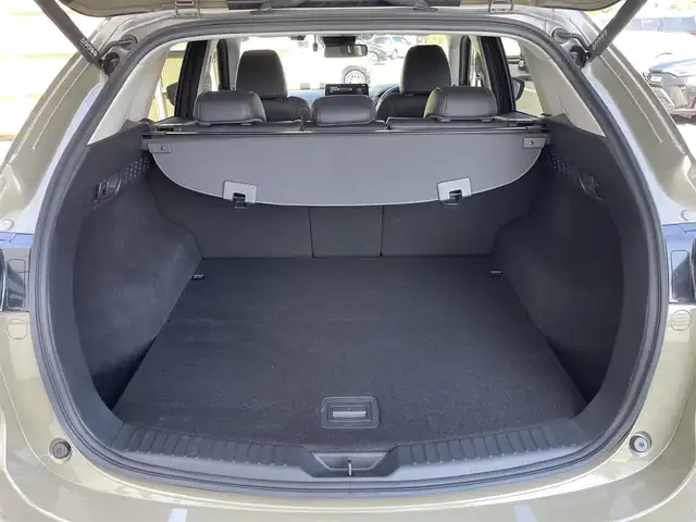 マツダ ＣＸ－５ XD ブラックトーンエディション 東京都 2022(令4)年 4.2万km ジルコンサンドメタリック i-ACTIVSENSE/・衝突軽減ブレーキ/・ブラインドスポットモニタリング/・レーンキープアシストシステム/・クリアランスソナー/・速度標識警報/・車線逸脱警報システム/・レーダークルーズコントロール/純正メーカーナビ/・フルセグTV/・Bluetooth/・AppleCarPlay/AndroidAuto/・FM/AM/USB/BOSE/360°ビューモニター/ドライブレコーダー/ETC/パワーバックドア/ヘッドアップディスプレイ/革巻きステアリング/ステアリングスイッチ/パドルシフト/ステアリングヒーター/ブラックハーフレザーシート/運転席パワーシート/前席シートヒーター/電子パーキング/ブレーキオートホールド/スマートキー/プッシュスタート/LEDヘッドライト/オートライト/置くだけ充電/純正19インチAW/純正フロアマット/ドアバイザー/電動格納ウィンカーミラー/横滑り防止機能