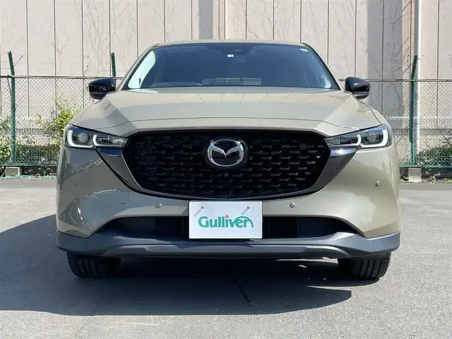 マツダ ＣＸ－５ XD ブラックトーンエディション 東京都 2022(令4)年 4.2万km ジルコンサンドメタリック i-ACTIVSENSE/・衝突軽減ブレーキ/・ブラインドスポットモニタリング/・レーンキープアシストシステム/・クリアランスソナー/・速度標識警報/・車線逸脱警報システム/・レーダークルーズコントロール/純正メーカーナビ/・フルセグTV/・Bluetooth/・AppleCarPlay/AndroidAuto/・FM/AM/USB/BOSE/360°ビューモニター/ドライブレコーダー/ETC/パワーバックドア/ヘッドアップディスプレイ/革巻きステアリング/ステアリングスイッチ/パドルシフト/ステアリングヒーター/ブラックハーフレザーシート/運転席パワーシート/前席シートヒーター/電子パーキング/ブレーキオートホールド/スマートキー/プッシュスタート/LEDヘッドライト/オートライト/置くだけ充電/純正19インチAW/純正フロアマット/ドアバイザー/電動格納ウィンカーミラー/横滑り防止機能