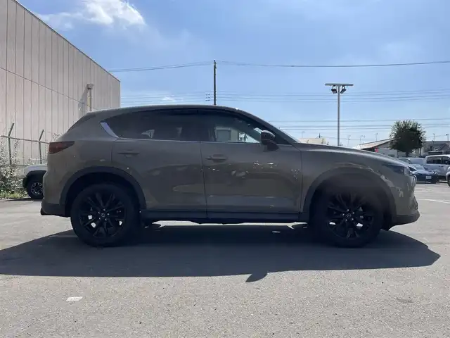マツダ ＣＸ－５ XD ブラックトーンエディション 東京都 2022(令4)年 4.2万km ジルコンサンドメタリック i-ACTIVSENSE/・衝突軽減ブレーキ/・ブラインドスポットモニタリング/・レーンキープアシストシステム/・クリアランスソナー/・速度標識警報/・車線逸脱警報システム/・レーダークルーズコントロール/純正メーカーナビ/・フルセグTV/・Bluetooth/・AppleCarPlay/AndroidAuto/・FM/AM/USB/BOSE/360°ビューモニター/ドライブレコーダー/ETC/パワーバックドア/ヘッドアップディスプレイ/革巻きステアリング/ステアリングスイッチ/パドルシフト/ステアリングヒーター/ブラックハーフレザーシート/運転席パワーシート/前席シートヒーター/電子パーキング/ブレーキオートホールド/スマートキー/プッシュスタート/LEDヘッドライト/オートライト/置くだけ充電/純正19インチAW/純正フロアマット/ドアバイザー/電動格納ウィンカーミラー/横滑り防止機能