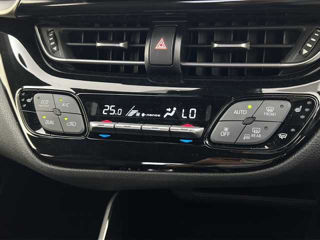 トヨタ Ｃ－ＨＲ G 宮城県 2019(平31)年 8.4万km ホワイトパールクリスタルシャイン トヨタセーフティーセンス/・プリクラッシュセーフティ/・レーンディパーチャーアラート/・レーダークルーズコントロール/・クリアランスソナー/・オートマチックハイビーム/ブラインドスポットモニター/純正9型SDナビ（NSZT-Y68T）/・フルセグTV/・BT.CD/DVD.SD.USB.AM/FM/バックカメラ/ビルトインETC/シートヒーター（D/N）/ハーフレザー/純正18インチAW/LEDヘッドライト/ステアリングスイッチ/純正フロアマット