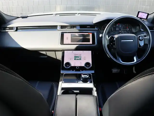 ランドローバー レンジローバーヴェラール Rダイナミック S 180PS 宮城県 2018(平30)年 6.7万km インダス・シルバー パノラマサンルーフ/アダプティブクルーズコントロール/レーンキープアシスト/MERIDIANサウンドシステム/純正メモリナビ(BT/USB/CarPlay)/フルセグTV/360°カメラ/パワーリアゲート/パワーシート(D・N)/シートヒーター(D・N)/エアシート(D・N)/純正19AW/LEDオートライト/ドライブレコーダー(前方)/スマートキー
