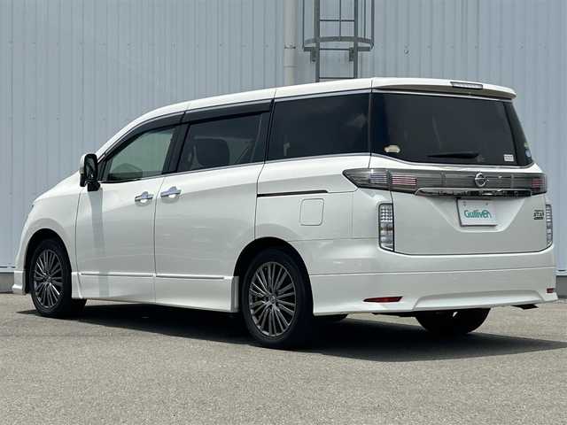 日産 エルグランド 250HWS プレミアム アーバンクロム 愛媛県 2017(平29)年 5.5万km ブリリアントホワイトパール 純正ナビ/バックカメラ/両側パワースライドドア/クルコン/シートメモリー/パワーシート/レザーシート/シートヒーター/フリップダウンモニター/ETC/ドラレコ/LED/オートライト/フォグランプ/革巻きステアリング/ステアリングスイッチ/USB/Bluetooth/純正フロアマット