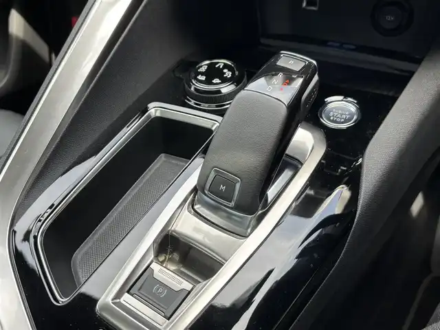 プジョー ３００８ GT ブルー HDi 和歌山県 2019(令1)年 1.8万km パール ファーストクラスパッケージ /サンルーフ/CarPlay /ACC /BSM /オートテールゲート /パノラマビュー /前後ドラレコ /マルチポイントランバーサポート /パワーシート /シートヒーター /ハーフレザーシート /スマートキー /LEDライト /ETC/取扱説明書/保証書/スペアキー