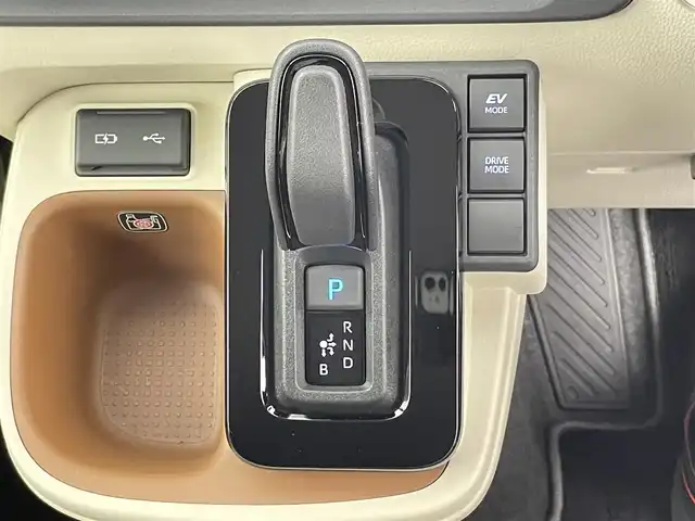 トヨタ シエンタ ハイブリッド Z 千葉県 2024(令6)年 1.8万km ホワイトパールクリスタルシャイン 禁煙車/純正ナビ/フルセグTV　Bluetooth/バックカメラ/両側パワースライドドア/ETC2.0/オートライト/オートハイビーム/シートヒーター/ハンドルヒーター/オートリトラミラー/トヨタセーフティ/・衝突軽減ブレーキ/・安全運転支援機能/・クリアランスソナー/・フロントクロストラフィックアラート/・パーキングサポートブレーキ/・ブラインドスポットモニター/・アダプティブクルーズコントロール/デジタルインナーミラー/ステアリングスイッチ/USB/タイプC　入力端子/純正フロアマット/スマートキー/プッシュスタート