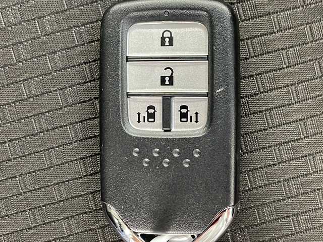 ホンダ ステップワゴン スパーダ ホンダセンシング 千葉県 2018(平30)年 5.8万km プレミアムスパークルブラックパール 社外ナビ/フルセグTV/社外フリップダウンモニター/バックカメラ/オートクルーズコントロール/衝突被害軽減ブレーキ/レーンキープアシスト/両側パワースライドドア/ビルトインETC/LEDヘッドライト