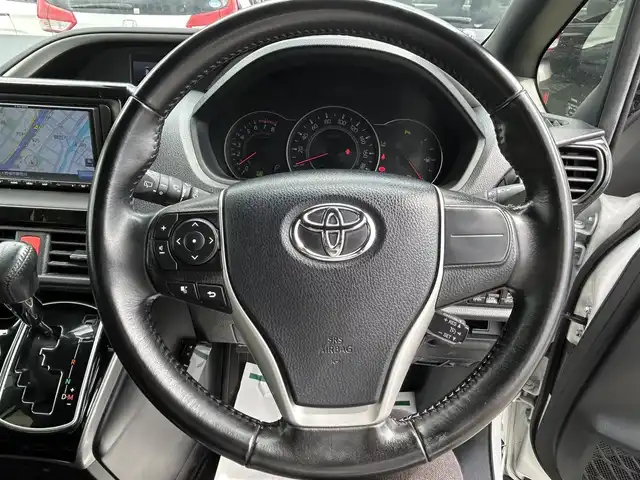 トヨタ ヴォクシー ZS 煌Ⅱ 福岡県 2019(令1)年 5万km ホワイトパールクリスタルシャイン 社外７型SDナビ(ワンセグTV/CD/BT)バックモニタートヨタセーフティーコーナーセンサー両側電動ETCUSBポートドラレコ純正フロアマット純正LEDヘッドライト純正16インチアルミホイールプッシュスタートスマートキー