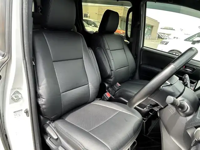 トヨタ ヴォクシー ZS 煌Ⅱ 福岡県 2019(令1)年 5万km ホワイトパールクリスタルシャイン 社外７型SDナビ(ワンセグTV/CD/BT)バックモニタートヨタセーフティーコーナーセンサー両側電動ETCUSBポートドラレコ純正フロアマット純正LEDヘッドライト純正16インチアルミホイールプッシュスタートスマートキー