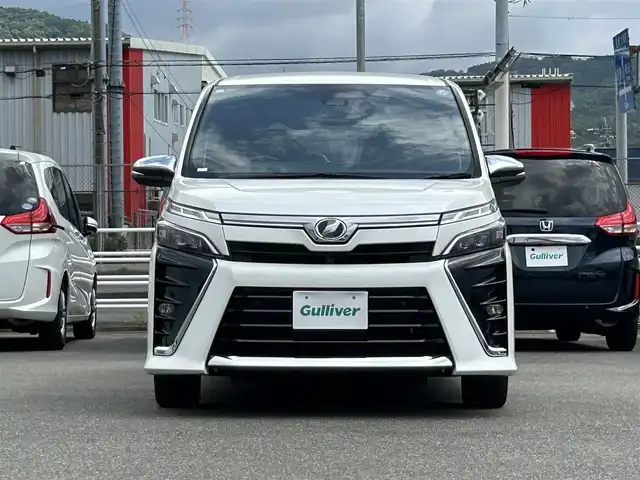 トヨタ ヴォクシー ZS 煌Ⅱ 福岡県 2019(令1)年 5万km ホワイトパールクリスタルシャイン 社外７型SDナビ(ワンセグTV/CD/BT)バックモニタートヨタセーフティーコーナーセンサー両側電動ETCUSBポートドラレコ純正フロアマット純正LEDヘッドライト純正16インチアルミホイールプッシュスタートスマートキー