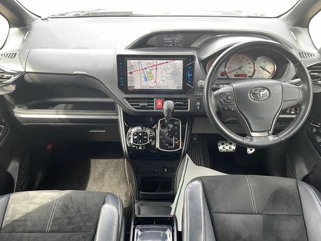 トヨタ ヴォクシー ZS G’s 静岡県 2016(平28)年 7.3万km ブラック ワンオーナー/社外ナビ/地デジTV/CD DVD Bluetooth/バックカメラ/フリップダウンリアモニター/セーフティセンス/オートハイビーム/レーンキープアシスト/両側パワースライドドア/純正18インチAW/ビルトインETC/スマートキー/スペアキー/保証書/取説