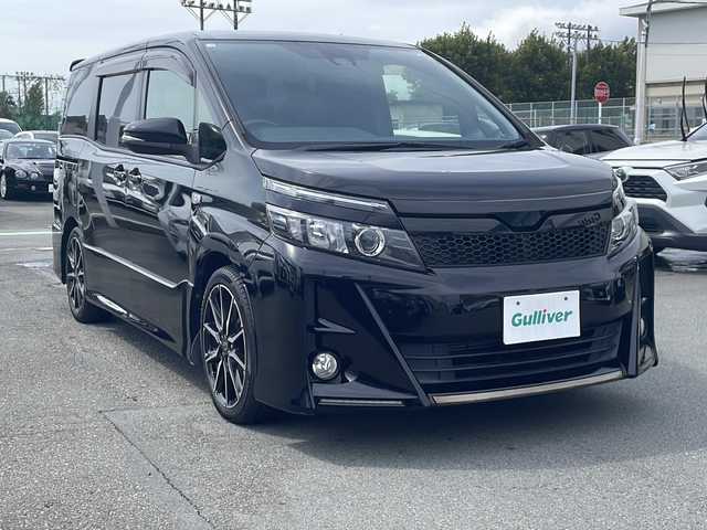 トヨタ ヴォクシー ZS G’s 静岡県 2016(平28)年 7.3万km ブラック ワンオーナー/社外ナビ/地デジTV/CD DVD Bluetooth/バックカメラ/フリップダウンリアモニター/セーフティセンス/オートハイビーム/レーンキープアシスト/両側パワースライドドア/純正18インチAW/ビルトインETC/スマートキー/スペアキー/保証書/取説