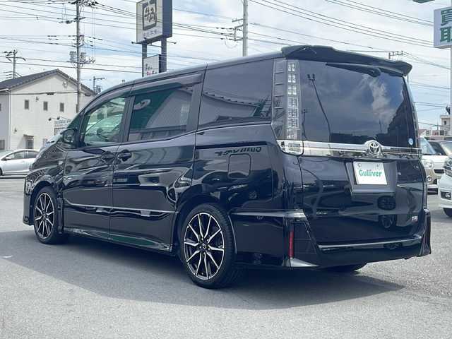 トヨタ ヴォクシー ZS G’s 静岡県 2016(平28)年 7.3万km ブラック ワンオーナー/社外ナビ/地デジTV/CD DVD Bluetooth/バックカメラ/フリップダウンリアモニター/セーフティセンス/オートハイビーム/レーンキープアシスト/両側パワースライドドア/純正18インチAW/ビルトインETC/スマートキー/スペアキー/保証書/取説