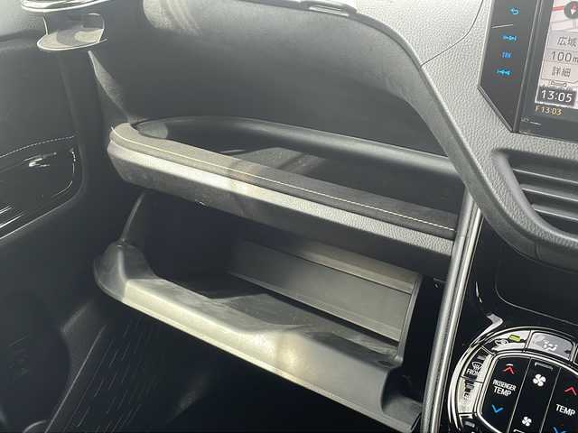 トヨタ ヴォクシー ZS G’s 静岡県 2016(平28)年 7.3万km ブラック ワンオーナー/社外ナビ/地デジTV/CD DVD Bluetooth/バックカメラ/フリップダウンリアモニター/セーフティセンス/オートハイビーム/レーンキープアシスト/両側パワースライドドア/純正18インチAW/ビルトインETC/スマートキー/スペアキー/保証書/取説