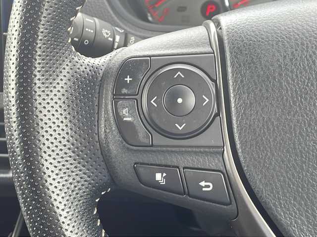 トヨタ ヴォクシー ZS G’s 静岡県 2016(平28)年 7.3万km ブラック ワンオーナー/社外ナビ/地デジTV/CD DVD Bluetooth/バックカメラ/フリップダウンリアモニター/セーフティセンス/オートハイビーム/レーンキープアシスト/両側パワースライドドア/純正18インチAW/ビルトインETC/スマートキー/スペアキー/保証書/取説