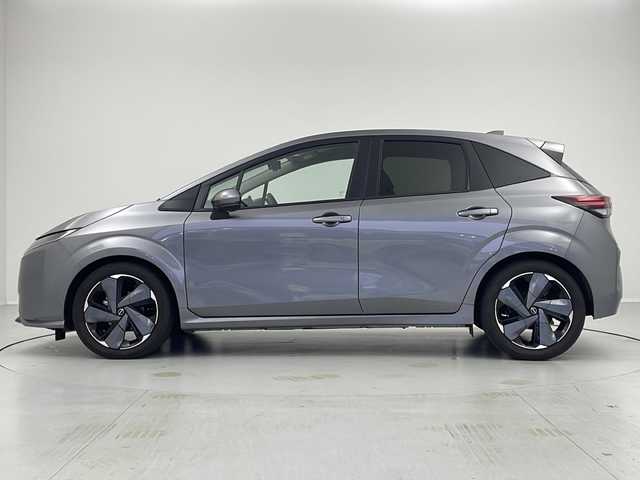日産 オーラ G レザーエディション 茨城県 2022(令4)年 1.2万km ダークメタルグレー 純正９型ナビ　フルセグＴＶ　Ｂｌｕｅｔｏｏｔｈ　アラウンドビューモニター　スマートルームミラー　ＥＴＣ　衝突軽減ブレーキ　レーンキープアシスト　ブラインドスポットモニター　純正１７インチアルミホイール