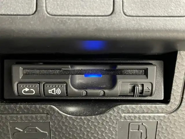 ダイハツ トール カスタムG ターボ SAⅡ 大分県 2018(平30)年 3.8万km パールホワイトⅢ スマートアシスト2/・衝突警報機能/・衝突回避支援ブレーキ機能/作動車速50km/h以下対象車両のみ/・車線逸脱警報機能	/・誤発進抑制機能(前方)/・誤発進抑制機能(後方)/・先行車発進お知らせ機能/社外9型ナビ　型式：X9VD/【フルセグTV、DVD再生可、BT対応】/ステアリングスイッチ/バックカメラ/クルーズコントロール/両側電動スライドドア/ETC/前方ドライブレコーダー/オートライト/LEDヘッドライト/LEDフォグ/社外16インチアルミホイール/純正ＡＷ夏タイヤ積み込み/保証書、取説、スペアキー有り