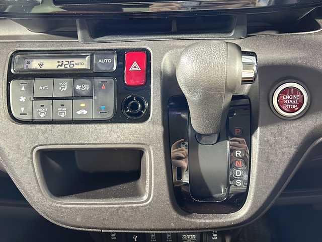 ホンダ Ｎ ＯＮＥ セレクト ツアラー 沖縄県 2019(令1)年 9.4万km プレミアムアイボリーパールⅡ 県外仕入れ/禁煙車/純正デイーラーナビ/【CD/DVD/フルセグTV/BT】/バックカメラ/HIDヘッドライト/ハーフレザーシート/ビルトインETC/前後ドライブレコーダー/ステアリングリモコン/クルーズコントロール/衝突被害軽減ブレーキ/横滑り防止装置/純正フロアマット/スマートキー/スペアキー