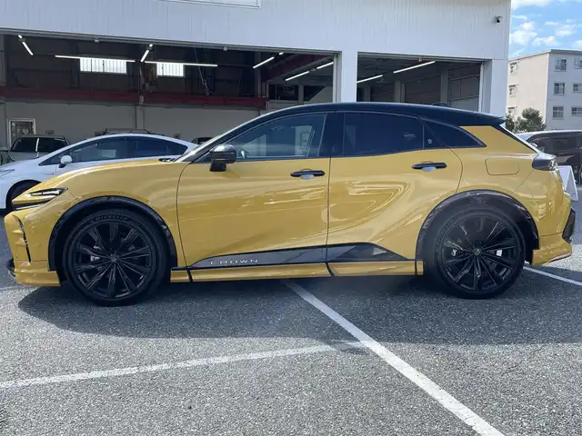 トヨタ クラウン スポーツ Z 千葉県 2024(令6)年 0.1万km 黄 ワンオーナー/純正ナビ【フルセグ、Miracast】/純正21インチアルミホイール/モデリスタエアロ（フロント・サイド・リア）/全方位カメラ/バックカメラ/ビルトインETC2.0/前後コーナーセンサー/前席パワーシート（D席メモリー付）/前席シートヒーター・ベンチレーション/パワーバックドア/PCS/BSM/HUD/LDA/PCS/PDA/RCTA/RCD/PKSB/SEA/AVSP/RSA/タイプC充電/4WD　　　/オートライト/オートハイビーム/保証書