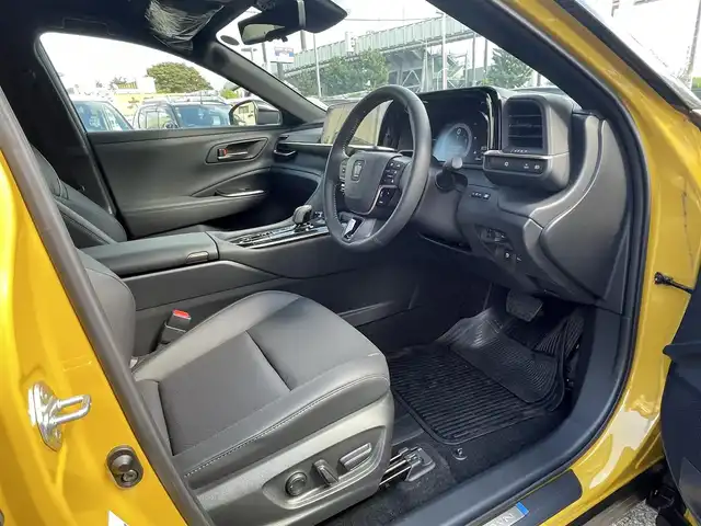 トヨタ クラウン スポーツ Z 千葉県 2024(令6)年 0.1万km 黄 ワンオーナー/純正ナビ【フルセグ、Miracast】/純正21インチアルミホイール/モデリスタエアロ（フロント・サイド・リア）/全方位カメラ/バックカメラ/ビルトインETC2.0/前後コーナーセンサー/前席パワーシート（D席メモリー付）/前席シートヒーター・ベンチレーション/パワーバックドア/PCS/BSM/HUD/LDA/PCS/PDA/RCTA/RCD/PKSB/SEA/AVSP/RSA/タイプC充電/4WD　　　/オートライト/オートハイビーム/保証書