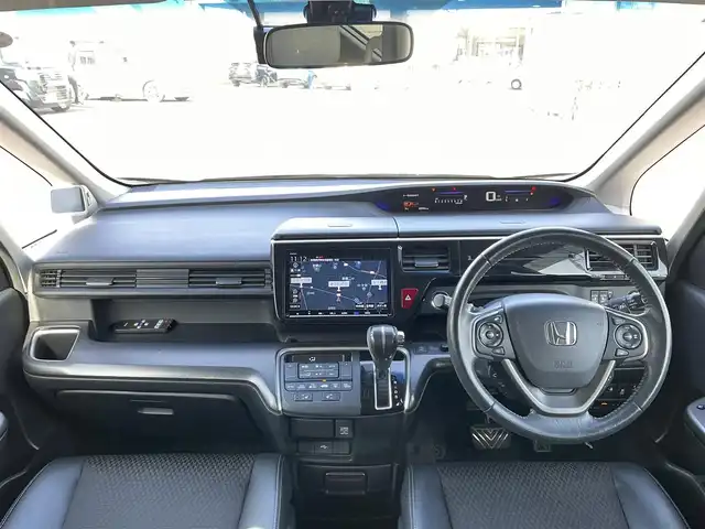 ホンダ ステップワゴン スパーダ クルスピセンシング 群馬県 2018(平30)年 6万km プレミアムスパークルブラックパール ホンダセンシング/・衝突軽減ブレーキシステム/・車線維持支援システム/・アダクティブクルーズコントロール/・路外逸脱抑制機能/純正9型SDナビゲーション/（CD/DVD/SD/BT/フルセグTV）/バックカメラ/両側パワースライドドア/純正フリップダウンモニター/純正前後ドライブレコーダー/ハーフレザーシート/前席シートヒーター/ステアリングスイッチ/LEDヘッドライト/パドルシフト/アイドリングストップ/電格ミラー/ドアバイザー/純正フロアマット/社外16インチアルミホイール/スタッドレスタイヤ積込