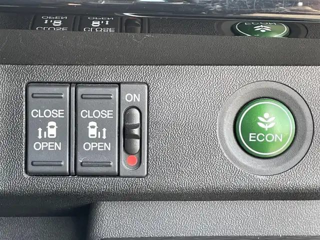 ホンダ ステップワゴン スパーダ クルスピセンシング 群馬県 2018(平30)年 6万km プレミアムスパークルブラックパール ホンダセンシング/・衝突軽減ブレーキシステム/・車線維持支援システム/・アダクティブクルーズコントロール/・路外逸脱抑制機能/純正9型SDナビゲーション/（CD/DVD/SD/BT/フルセグTV）/バックカメラ/両側パワースライドドア/純正フリップダウンモニター/純正前後ドライブレコーダー/ハーフレザーシート/前席シートヒーター/ステアリングスイッチ/LEDヘッドライト/パドルシフト/アイドリングストップ/電格ミラー/ドアバイザー/純正フロアマット/社外16インチアルミホイール/スタッドレスタイヤ積込