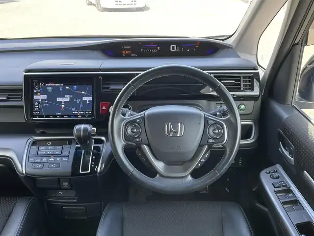 ホンダ ステップワゴン スパーダ クルスピセンシング 群馬県 2018(平30)年 6万km プレミアムスパークルブラックパール ホンダセンシング/・衝突軽減ブレーキシステム/・車線維持支援システム/・アダクティブクルーズコントロール/・路外逸脱抑制機能/純正9型SDナビゲーション/（CD/DVD/SD/BT/フルセグTV）/バックカメラ/両側パワースライドドア/純正フリップダウンモニター/純正前後ドライブレコーダー/ハーフレザーシート/前席シートヒーター/ステアリングスイッチ/LEDヘッドライト/パドルシフト/アイドリングストップ/電格ミラー/ドアバイザー/純正フロアマット/社外16インチアルミホイール/スタッドレスタイヤ積込