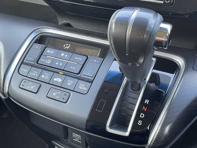 ホンダ ステップワゴン スパーダ クルスピセンシング 群馬県 2018(平30)年 6万km プレミアムスパークルブラックパール ホンダセンシング/・衝突軽減ブレーキシステム/・車線維持支援システム/・アダクティブクルーズコントロール/・路外逸脱抑制機能/純正9型SDナビゲーション/（CD/DVD/SD/BT/フルセグTV）/バックカメラ/両側パワースライドドア/純正フリップダウンモニター/純正前後ドライブレコーダー/ハーフレザーシート/前席シートヒーター/ステアリングスイッチ/LEDヘッドライト/パドルシフト/アイドリングストップ/電格ミラー/ドアバイザー/純正フロアマット/社外16インチアルミホイール/スタッドレスタイヤ積込