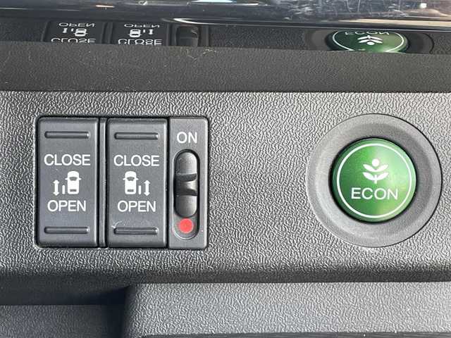 ホンダ ステップワゴン スパーダ クルスピセンシング 群馬県 2018(平30)年 6万km プレミアムスパークルブラックパール ホンダセンシング/・衝突軽減ブレーキシステム/・車線維持支援システム/・アダクティブクルーズコントロール/・路外逸脱抑制機能/純正9型SDナビゲーション/（CD/DVD/SD/BT/フルセグTV）/バックカメラ/両側パワースライドドア/純正フリップダウンモニター/純正前後ドライブレコーダー/ハーフレザーシート/前席シートヒーター/ステアリングスイッチ/LEDヘッドライト/パドルシフト/アイドリングストップ/電格ミラー/ドアバイザー/純正フロアマット/社外16インチアルミホイール/スタッドレスタイヤ積込