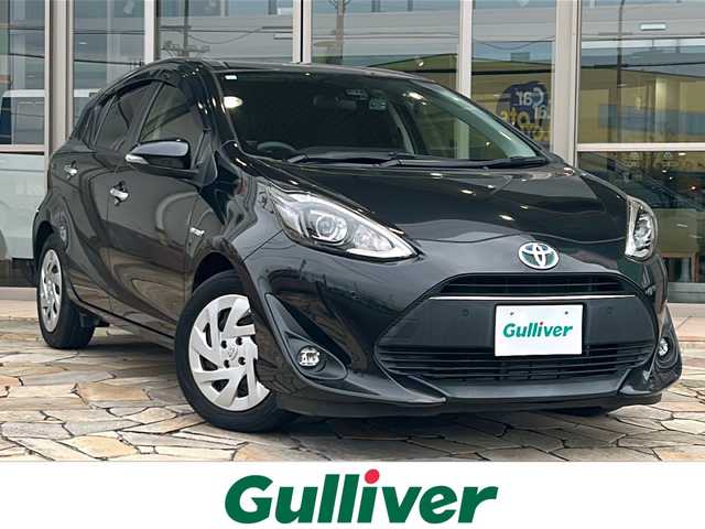 トヨタ アクア S スタイルブラック 静岡県 2018(平30)年 6.7万km ブラックマイカ 純正ナビ/・FM/AM/・SD/・フルセグTV/・Bluetooth/・MEMORY MUSIC/・CD/DVD/主要装備/・バックカメラ/・ドライブレコーダー/・プリクラッシュセーフティ/・ＬＥＤヘッドライト/・車線逸脱警報/・横滑り防止装置/・クリアランスソナー/・レーダー探知機/・運転席+助手席シートヒーター/・オートハイビーム/・ＥＴＣ/・フォグランプ/・オートエアコン