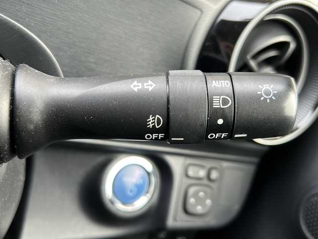 トヨタ アクア S スタイルブラック 静岡県 2018(平30)年 6.7万km ブラックマイカ 純正ナビ/・FM/AM/・SD/・フルセグTV/・Bluetooth/・MEMORY MUSIC/・CD/DVD/主要装備/・バックカメラ/・ドライブレコーダー/・プリクラッシュセーフティ/・ＬＥＤヘッドライト/・車線逸脱警報/・横滑り防止装置/・クリアランスソナー/・レーダー探知機/・運転席+助手席シートヒーター/・オートハイビーム/・ＥＴＣ/・フォグランプ/・オートエアコン