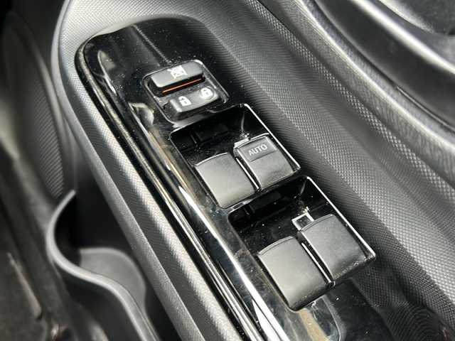 トヨタ アクア S スタイルブラック 静岡県 2018(平30)年 6.7万km ブラックマイカ 純正ナビ/・FM/AM/・SD/・フルセグTV/・Bluetooth/・MEMORY MUSIC/・CD/DVD/主要装備/・バックカメラ/・ドライブレコーダー/・プリクラッシュセーフティ/・ＬＥＤヘッドライト/・車線逸脱警報/・横滑り防止装置/・クリアランスソナー/・レーダー探知機/・運転席+助手席シートヒーター/・オートハイビーム/・ＥＴＣ/・フォグランプ/・オートエアコン