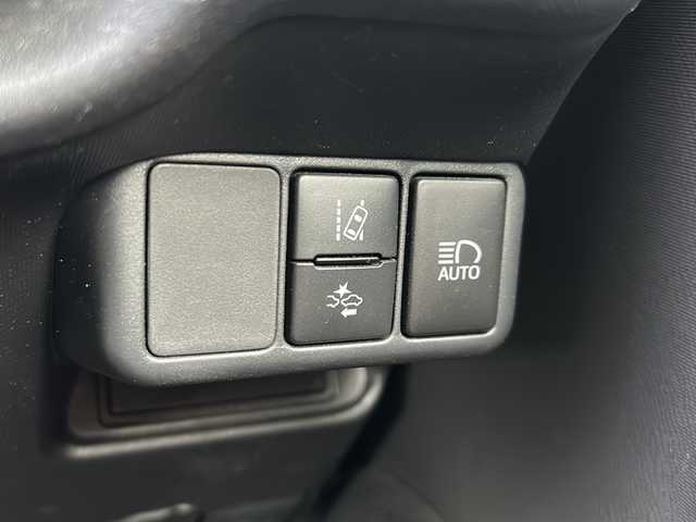 トヨタ アクア S スタイルブラック 静岡県 2018(平30)年 6.7万km ブラックマイカ 純正ナビ/・FM/AM/・SD/・フルセグTV/・Bluetooth/・MEMORY MUSIC/・CD/DVD/主要装備/・バックカメラ/・ドライブレコーダー/・プリクラッシュセーフティ/・ＬＥＤヘッドライト/・車線逸脱警報/・横滑り防止装置/・クリアランスソナー/・レーダー探知機/・運転席+助手席シートヒーター/・オートハイビーム/・ＥＴＣ/・フォグランプ/・オートエアコン