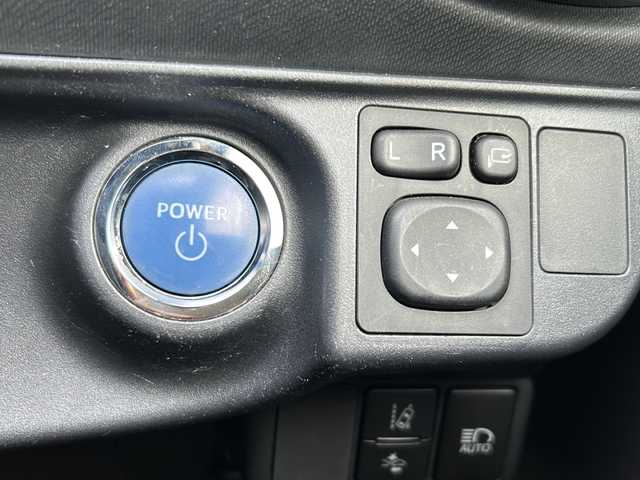 トヨタ アクア S スタイルブラック 静岡県 2018(平30)年 6.7万km ブラックマイカ 純正ナビ/・FM/AM/・SD/・フルセグTV/・Bluetooth/・MEMORY MUSIC/・CD/DVD/主要装備/・バックカメラ/・ドライブレコーダー/・プリクラッシュセーフティ/・ＬＥＤヘッドライト/・車線逸脱警報/・横滑り防止装置/・クリアランスソナー/・レーダー探知機/・運転席+助手席シートヒーター/・オートハイビーム/・ＥＴＣ/・フォグランプ/・オートエアコン