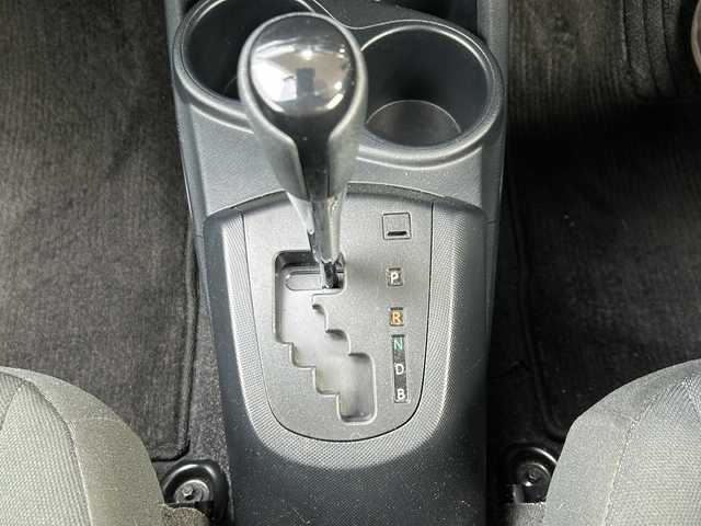 トヨタ アクア S スタイルブラック 静岡県 2018(平30)年 6.7万km ブラックマイカ 純正ナビ/・FM/AM/・SD/・フルセグTV/・Bluetooth/・MEMORY MUSIC/・CD/DVD/主要装備/・バックカメラ/・ドライブレコーダー/・プリクラッシュセーフティ/・ＬＥＤヘッドライト/・車線逸脱警報/・横滑り防止装置/・クリアランスソナー/・レーダー探知機/・運転席+助手席シートヒーター/・オートハイビーム/・ＥＴＣ/・フォグランプ/・オートエアコン