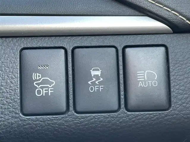 トヨタ ハリアー ハイブリッド プレミアム 青森県 2015(平27)年 12.6万km ブラッキッシュアゲハガラスフレーク ４WD/社外HDDナビ/（BT／AM／FM／DVD）/バックカメラ/パワーバックドア/黒革シート/シートメモリー（運転席）/パワーシート（運転席＋助手席）/シートヒーター（運転席＋助手席）/ステアリングスイッチ/クルーズコントロール/LEDヘッドライト/オートマチックハイビーム/ビルトインETC/スペアキー/保証書/取り扱い説明書