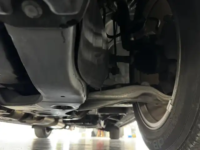 日産 エルグランド 250HWS アーバンクロム 三重県 2016(平28)年 4.1万km ブリリアントホワイトパール ガソリン/FF/純正 8インチ カーウイングスナビゲーションシステム*/（FM/AM/CD/DVD/MusicBox/TV/Bluetooth/AUX/USB/iPod）/純正 11インチ 後席モニター（リモコン・ワイヤレスヘッドホン付）*/インテリジェント アラウンドビューモニター（移動物検知機能付）/両側オートスライドドア/ドライブレコーダー 前方/ビルトイン ETC/安全/・アラモニ補助ソナー（前後）/・VDC（ビークルダイナミクスコントロール［TCS機能を含む］）＋ブレーキLSD/・SRS サイド＆カーテンエアバッグシステム/・EBD（電子制御制動力配分システム）/・ABS/など/装備/・100V電源*/・ハーフレザーシート/・オットマンシート（N/2nd）/・クルーズコントロール/・左右、前後独立オートエアコン/・オートライト/・アクティブAFS/・LEDヘッドライト ＆ フロントフォグライト/・ステアリングスイッチ/・電動格納ドアミラー/・プッシュスタート/・純正18inAW/・保/・スマートキーx1/など