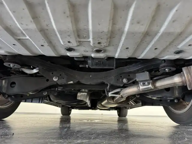 日産 エルグランド 250HWS アーバンクロム 三重県 2016(平28)年 4.1万km ブリリアントホワイトパール ガソリン/FF/純正 8インチ カーウイングスナビゲーションシステム*/（FM/AM/CD/DVD/MusicBox/TV/Bluetooth/AUX/USB/iPod）/純正 11インチ 後席モニター（リモコン・ワイヤレスヘッドホン付）*/インテリジェント アラウンドビューモニター（移動物検知機能付）/両側オートスライドドア/ドライブレコーダー 前方/ビルトイン ETC/安全/・アラモニ補助ソナー（前後）/・VDC（ビークルダイナミクスコントロール［TCS機能を含む］）＋ブレーキLSD/・SRS サイド＆カーテンエアバッグシステム/・EBD（電子制御制動力配分システム）/・ABS/など/装備/・100V電源*/・ハーフレザーシート/・オットマンシート（N/2nd）/・クルーズコントロール/・左右、前後独立オートエアコン/・オートライト/・アクティブAFS/・LEDヘッドライト ＆ フロントフォグライト/・ステアリングスイッチ/・電動格納ドアミラー/・プッシュスタート/・純正18inAW/・保/・スマートキーx1/など