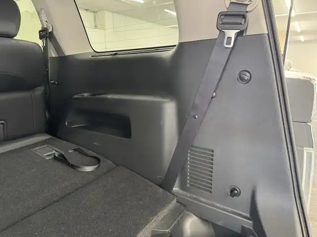 日産 エルグランド 250HWS アーバンクロム 三重県 2016(平28)年 4.1万km ブリリアントホワイトパール ガソリン/FF/純正 8インチ カーウイングスナビゲーションシステム*/（FM/AM/CD/DVD/MusicBox/TV/Bluetooth/AUX/USB/iPod）/純正 11インチ 後席モニター（リモコン・ワイヤレスヘッドホン付）*/インテリジェント アラウンドビューモニター（移動物検知機能付）/両側オートスライドドア/ドライブレコーダー 前方/ビルトイン ETC/安全/・アラモニ補助ソナー（前後）/・VDC（ビークルダイナミクスコントロール［TCS機能を含む］）＋ブレーキLSD/・SRS サイド＆カーテンエアバッグシステム/・EBD（電子制御制動力配分システム）/・ABS/など/装備/・100V電源*/・ハーフレザーシート/・オットマンシート（N/2nd）/・クルーズコントロール/・左右、前後独立オートエアコン/・オートライト/・アクティブAFS/・LEDヘッドライト ＆ フロントフォグライト/・ステアリングスイッチ/・電動格納ドアミラー/・プッシュスタート/・純正18inAW/・保/・スマートキーx1/など