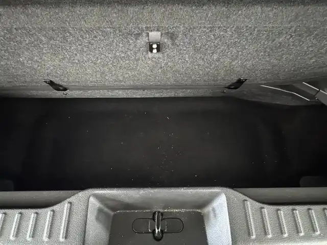 日産 エルグランド 250HWS アーバンクロム 三重県 2016(平28)年 4.1万km ブリリアントホワイトパール ガソリン/FF/純正 8インチ カーウイングスナビゲーションシステム*/（FM/AM/CD/DVD/MusicBox/TV/Bluetooth/AUX/USB/iPod）/純正 11インチ 後席モニター（リモコン・ワイヤレスヘッドホン付）*/インテリジェント アラウンドビューモニター（移動物検知機能付）/両側オートスライドドア/ドライブレコーダー 前方/ビルトイン ETC/安全/・アラモニ補助ソナー（前後）/・VDC（ビークルダイナミクスコントロール［TCS機能を含む］）＋ブレーキLSD/・SRS サイド＆カーテンエアバッグシステム/・EBD（電子制御制動力配分システム）/・ABS/など/装備/・100V電源*/・ハーフレザーシート/・オットマンシート（N/2nd）/・クルーズコントロール/・左右、前後独立オートエアコン/・オートライト/・アクティブAFS/・LEDヘッドライト ＆ フロントフォグライト/・ステアリングスイッチ/・電動格納ドアミラー/・プッシュスタート/・純正18inAW/・保/・スマートキーx1/など