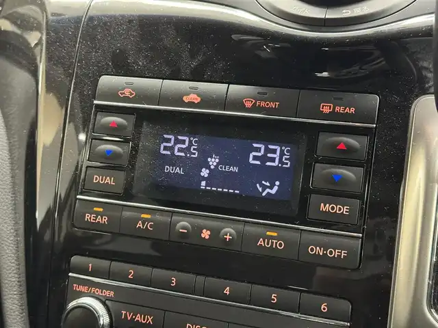 日産 エルグランド 250HWS アーバンクロム 三重県 2016(平28)年 4.1万km ブリリアントホワイトパール ガソリン/FF/純正 8インチ カーウイングスナビゲーションシステム*/（FM/AM/CD/DVD/MusicBox/TV/Bluetooth/AUX/USB/iPod）/純正 11インチ 後席モニター（リモコン・ワイヤレスヘッドホン付）*/インテリジェント アラウンドビューモニター（移動物検知機能付）/両側オートスライドドア/ドライブレコーダー 前方/ビルトイン ETC/安全/・アラモニ補助ソナー（前後）/・VDC（ビークルダイナミクスコントロール［TCS機能を含む］）＋ブレーキLSD/・SRS サイド＆カーテンエアバッグシステム/・EBD（電子制御制動力配分システム）/・ABS/など/装備/・100V電源*/・ハーフレザーシート/・オットマンシート（N/2nd）/・クルーズコントロール/・左右、前後独立オートエアコン/・オートライト/・アクティブAFS/・LEDヘッドライト ＆ フロントフォグライト/・ステアリングスイッチ/・電動格納ドアミラー/・プッシュスタート/・純正18inAW/・保/・スマートキーx1/など