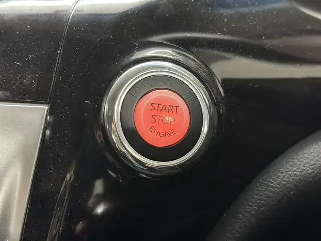 日産 エルグランド 250HWS アーバンクロム 三重県 2016(平28)年 4.1万km ブリリアントホワイトパール ガソリン/FF/純正 8インチ カーウイングスナビゲーションシステム*/（FM/AM/CD/DVD/MusicBox/TV/Bluetooth/AUX/USB/iPod）/純正 11インチ 後席モニター（リモコン・ワイヤレスヘッドホン付）*/インテリジェント アラウンドビューモニター（移動物検知機能付）/両側オートスライドドア/ドライブレコーダー 前方/ビルトイン ETC/安全/・アラモニ補助ソナー（前後）/・VDC（ビークルダイナミクスコントロール［TCS機能を含む］）＋ブレーキLSD/・SRS サイド＆カーテンエアバッグシステム/・EBD（電子制御制動力配分システム）/・ABS/など/装備/・100V電源*/・ハーフレザーシート/・オットマンシート（N/2nd）/・クルーズコントロール/・左右、前後独立オートエアコン/・オートライト/・アクティブAFS/・LEDヘッドライト ＆ フロントフォグライト/・ステアリングスイッチ/・電動格納ドアミラー/・プッシュスタート/・純正18inAW/・保/・スマートキーx1/など