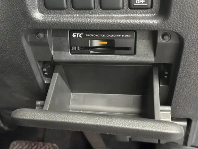 日産 エルグランド 250HWS アーバンクロム 三重県 2016(平28)年 4.1万km ブリリアントホワイトパール ガソリン/FF/純正 8インチ カーウイングスナビゲーションシステム*/（FM/AM/CD/DVD/MusicBox/TV/Bluetooth/AUX/USB/iPod）/純正 11インチ 後席モニター（リモコン・ワイヤレスヘッドホン付）*/インテリジェント アラウンドビューモニター（移動物検知機能付）/両側オートスライドドア/ドライブレコーダー 前方/ビルトイン ETC/安全/・アラモニ補助ソナー（前後）/・VDC（ビークルダイナミクスコントロール［TCS機能を含む］）＋ブレーキLSD/・SRS サイド＆カーテンエアバッグシステム/・EBD（電子制御制動力配分システム）/・ABS/など/装備/・100V電源*/・ハーフレザーシート/・オットマンシート（N/2nd）/・クルーズコントロール/・左右、前後独立オートエアコン/・オートライト/・アクティブAFS/・LEDヘッドライト ＆ フロントフォグライト/・ステアリングスイッチ/・電動格納ドアミラー/・プッシュスタート/・純正18inAW/・保/・スマートキーx1/など