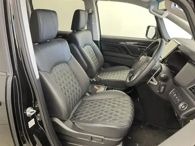 三菱 デリカＤ：５ ブラックエディション 埼玉県 2025(令7)年 0.5万km アメジストブラック ＡＬＰＩＮＥ１１インチナビ　マルチアラウンドモニター　ＢＳＭ　電動ステップ　ＥＴＣ　前後ドラレコ　黒レザー　ｅアシスト　レーダークルーズ　シートヒーター　ステアリングヒーター　ＨＤＭＩ　ＡＣ１００Ｖ